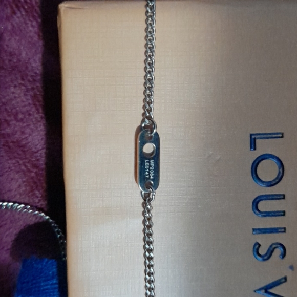 Louis vuitton upside down corie necklace - Picture 4 of 5